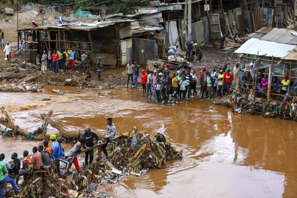 Rompimento de barragem deixa mais de 40 mortos no Quênia