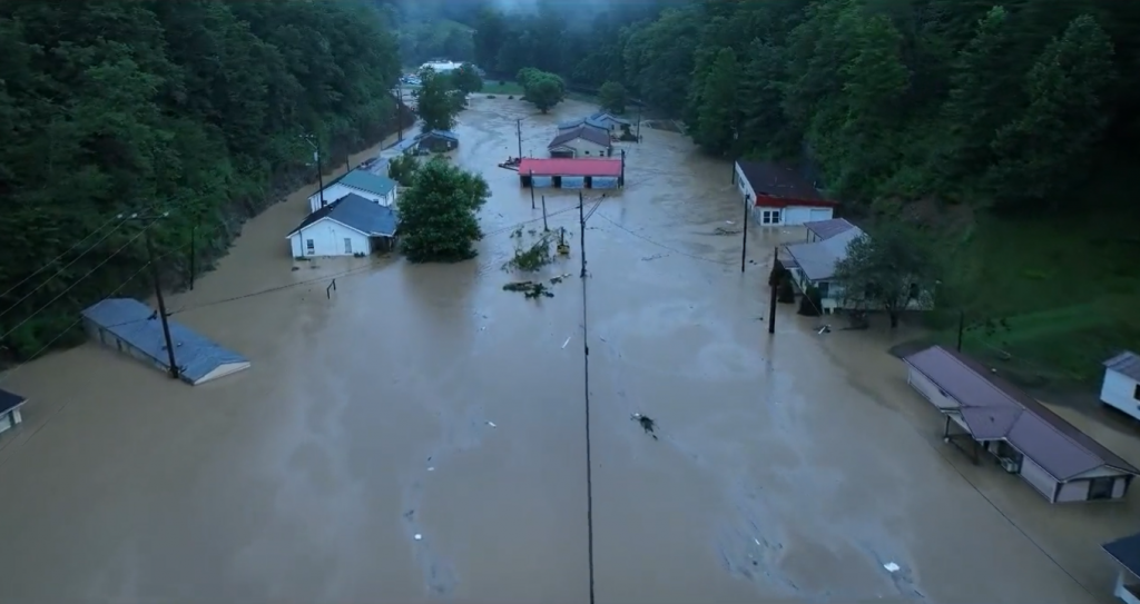 Enchentes deixam oito mortos e milhares sem eletricidade no Kentucky, nos EUA