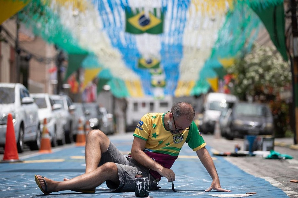 Tradicional rua do Rio se enfeita para Mundial feminino e promoverá encontros com café da manhã em dias de jogos
