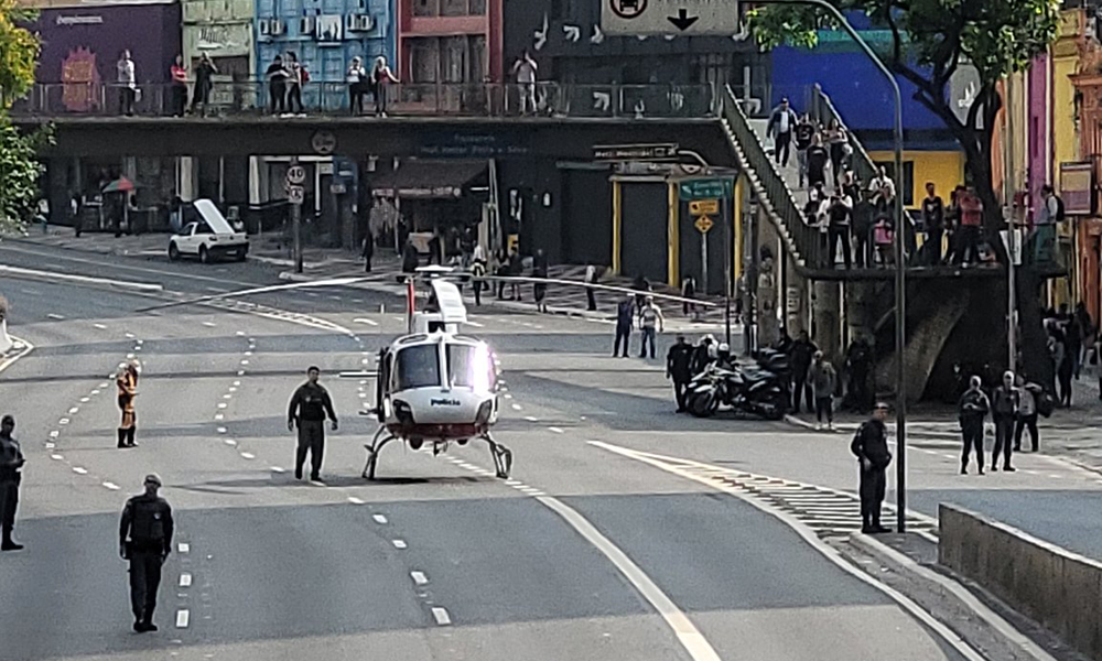 Resgate a acidente com helicóptero interdita a Avenida 23 de Maio em São Paulo