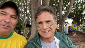 Nelson Piquet participa de protestos pró-Bolsonaro e causa indignação ao pedir ‘Lula no cemitério’