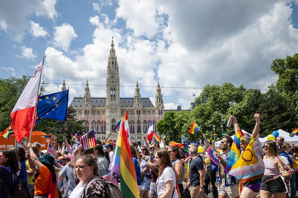 Dois adolescentes e um homem são presos por tentar organizar ataque terrorista à Marcha do Orgulho LGBTQIA+ na Áustria