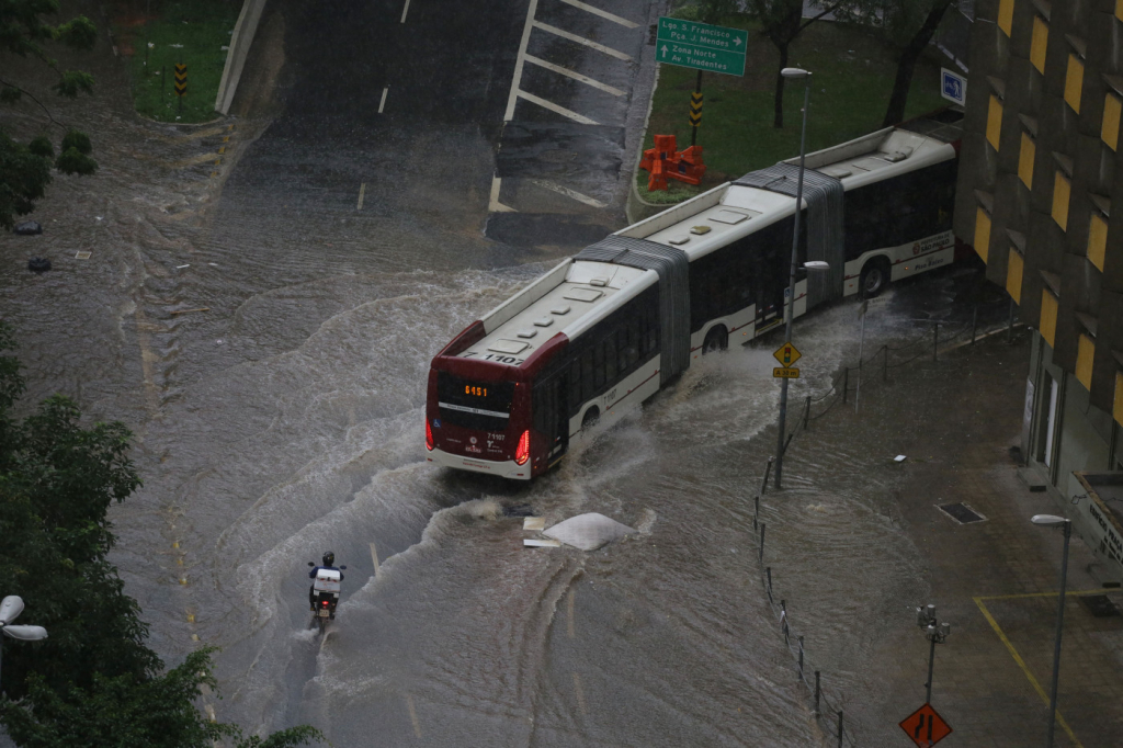 Chuva não para em São Paulo e deve causar novos pontos de alagamentos nesta quarta-feira