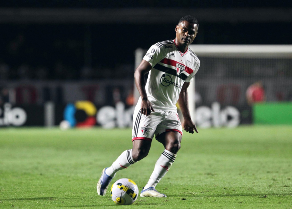 Nikão sofre lesão rara e pode desfalcar o São Paulo até o fim da temporada 