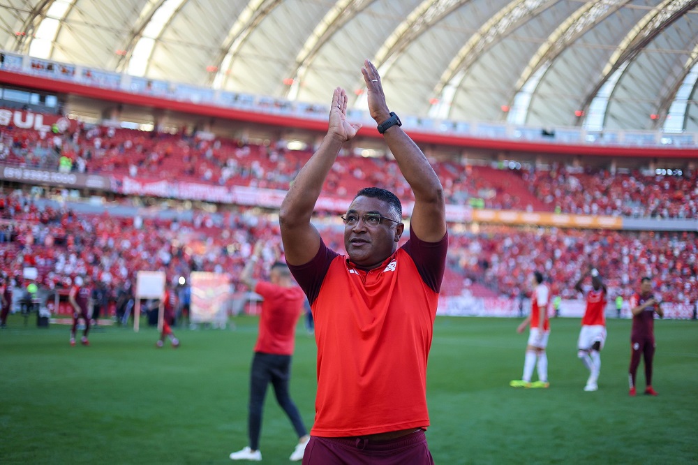 Roger Machado celebra campanha de superação do Internacional após enchentes no Rio Grande do Sul 