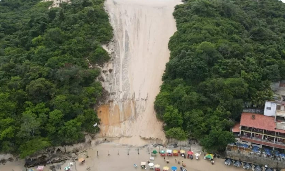 Erosão do Morro do Careca deixa autoridades de Natal em alerta