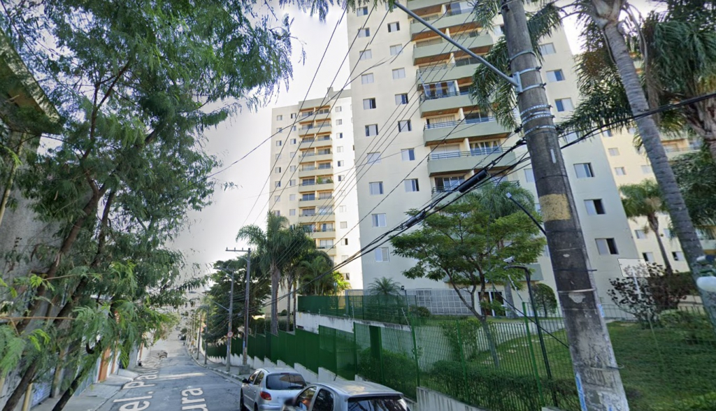 Criança de seis anos é socorrida após cair de prédio em São Paulo