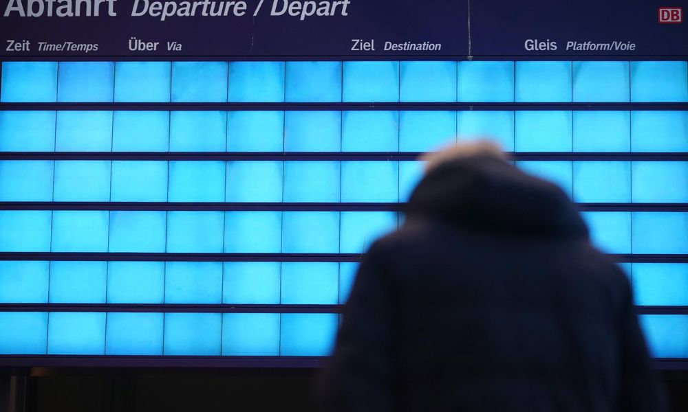 ‘Megagreve’ incomum na Alemanha paralisa transportes e suspende voos