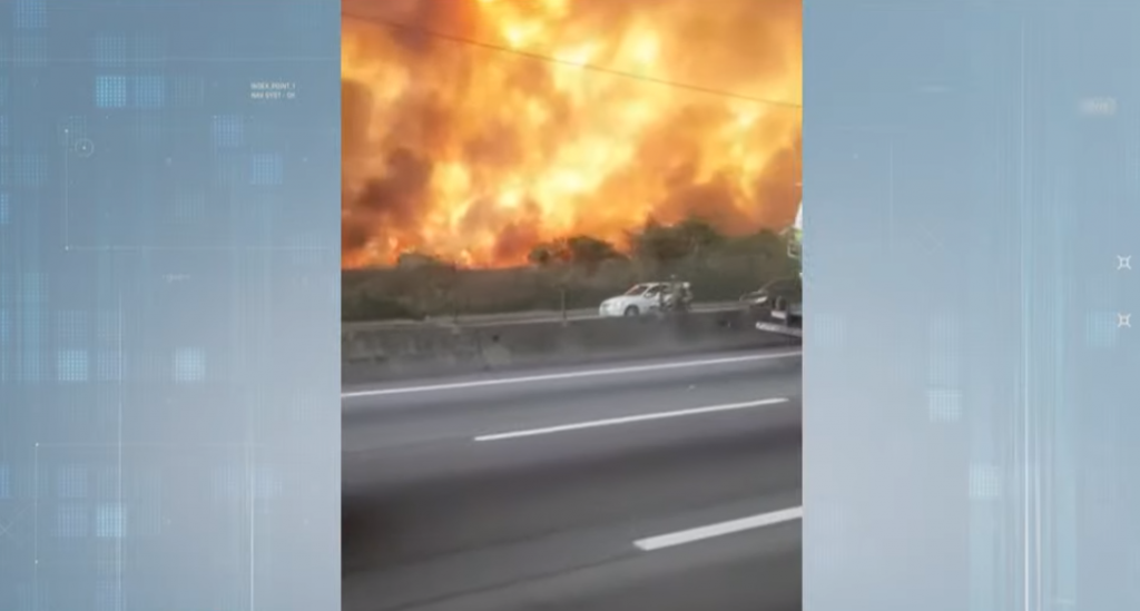Incêndio atinge área próxima de refinaria da Petrobras e mobiliza bombeiros no Rio