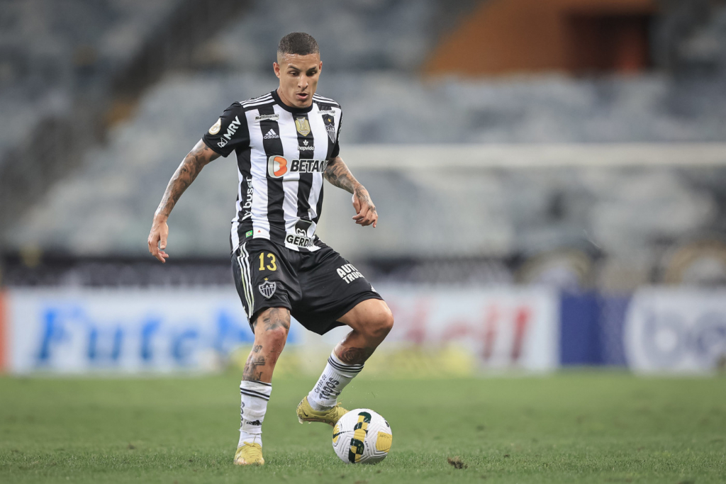 Guilherme Arana sofre grave lesão no joelho e deve ficar fora da Copa do Mundo