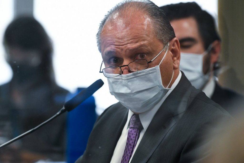 Renan Calheiros inclui Ricardo Barros na lista de investigados da CPI da Covid-19