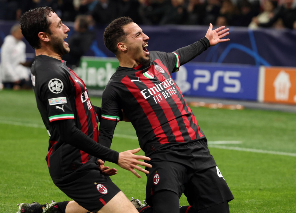 Milan vence Napoli em clássico italiano e sai na frente nas quartas da Liga dos Campeões