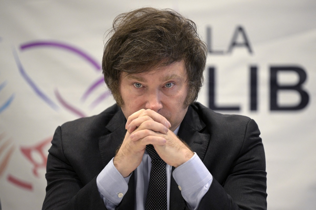 Milei estende sessões extraordinárias no Congresso argentino