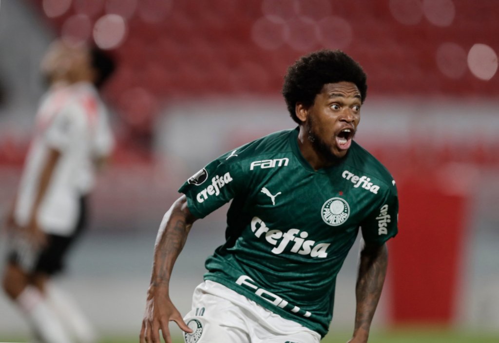 Com Covid-19, Luiz Adriano é multado pelo Palmeiras por descumprir isolamento