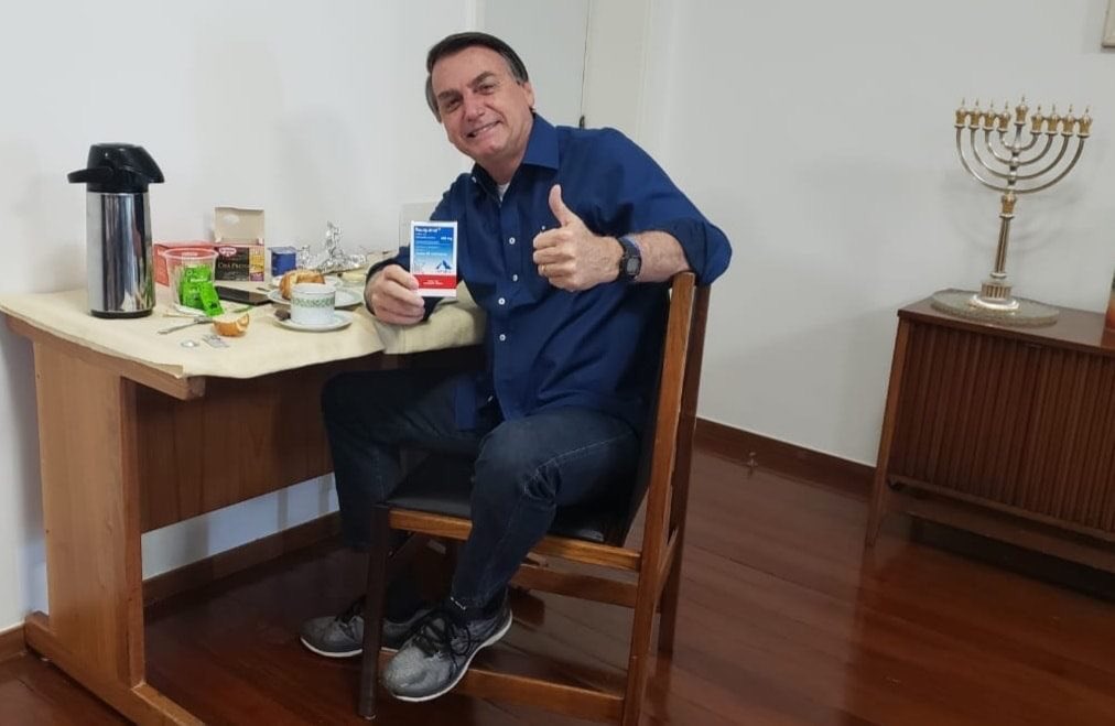 Bolsonaro diz que ameaçou transferir médico que resistiu receitar cloroquina