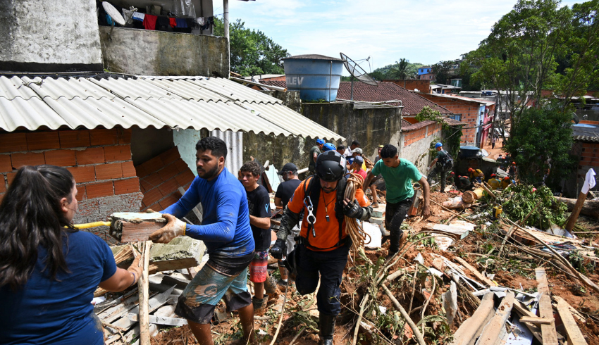 Palmeiras promove campanha e Santos pede doações para vítimas das chuvas no litoral de SP