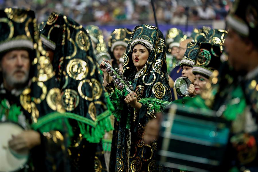Liga de SP reexibe 34 desfiles no feriado de Carnaval; confira a programação