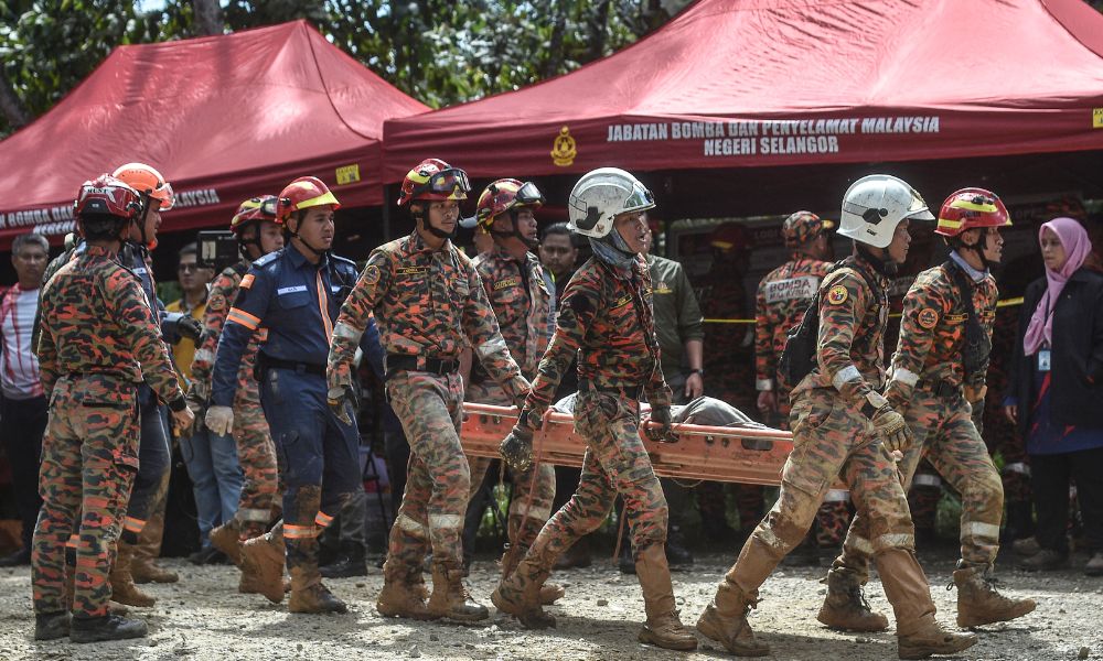 Deslizamento de terra mata ao menos 16 pessoas na Malásia e deixa várias feridas