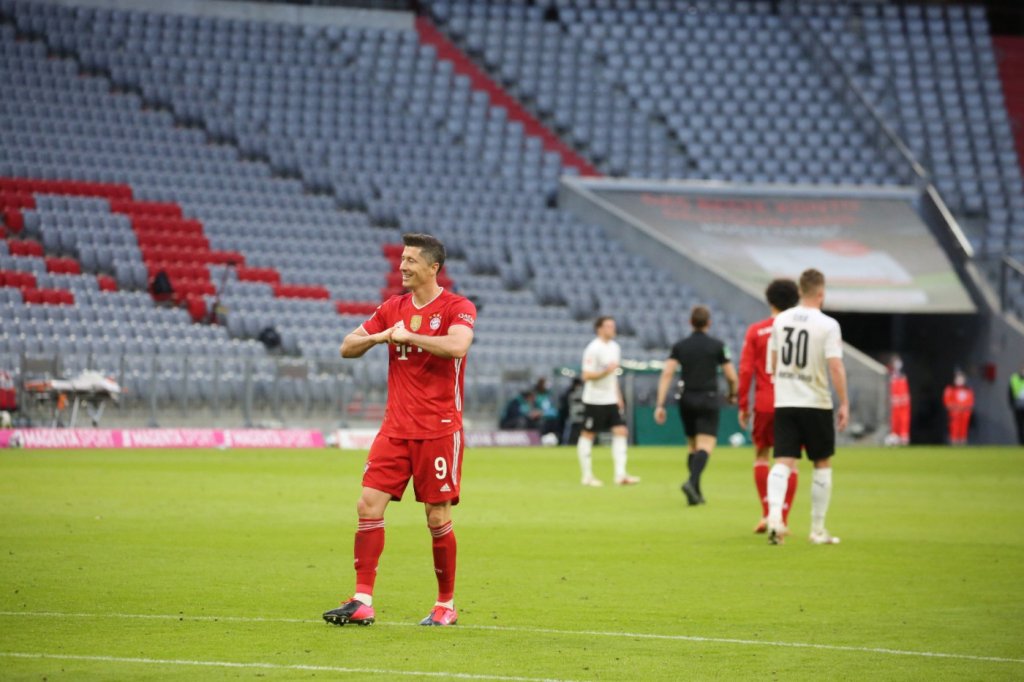 Bayern de Munique fatura 31º título do Alemão com goleada e show de Lewandowski 