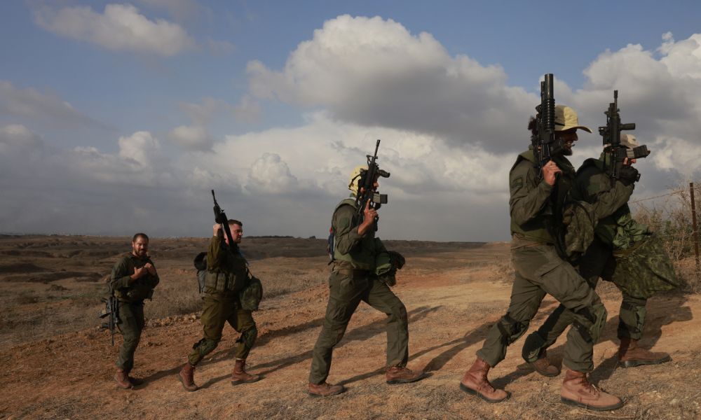 Israel toma controle do Parlamento e sedes da polícia do Hamas em Gaza