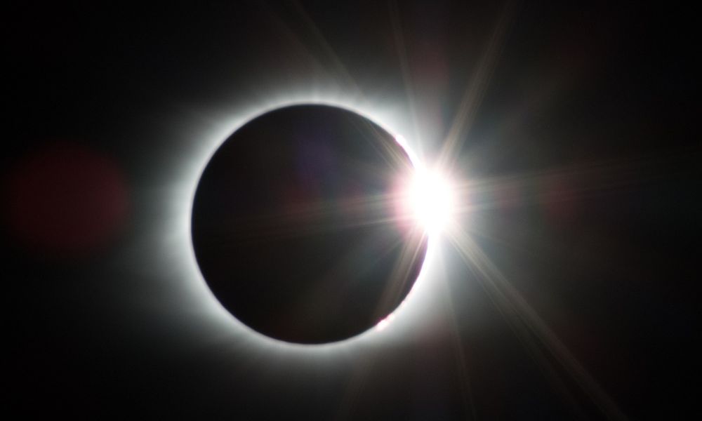 Raro eclipse híbrido que ‘lança’ raios solares acontece nesta quarta; saiba como acompanhar
