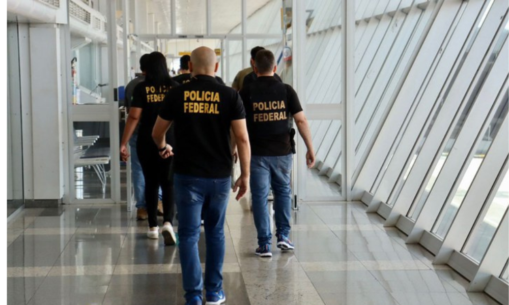 PF prende dois passageiros de voos internacionais transportando cocaína