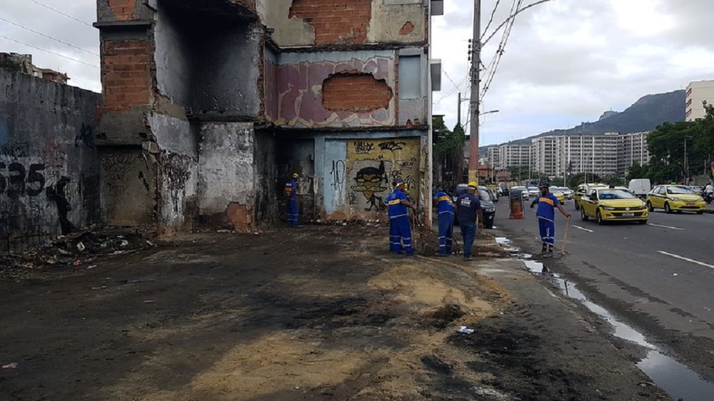 Prefeitura do Rio faz desmonte de início de favela na Zona Norte da cidade