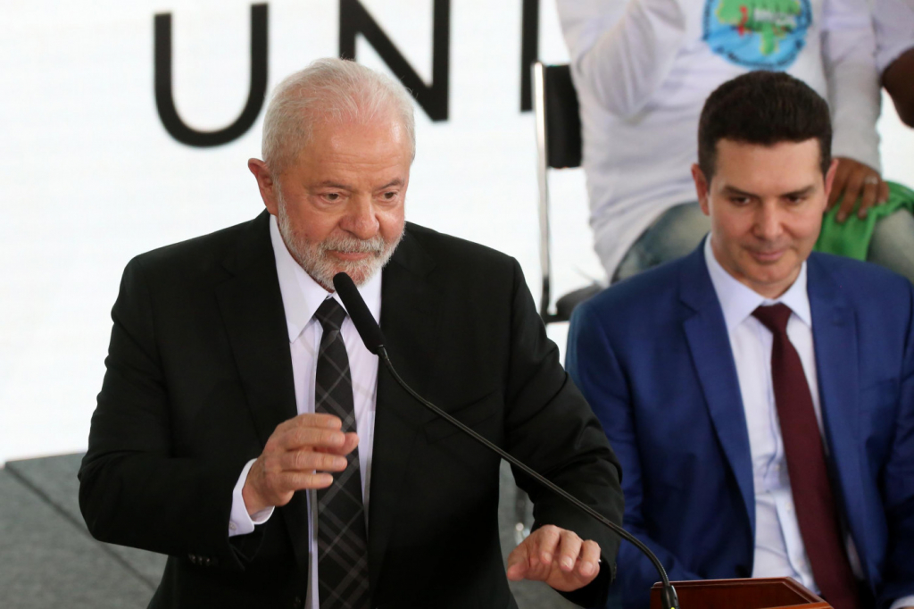 Lula diz que população não pode ‘se contentar com pouco’ e precisa cobrar o governo