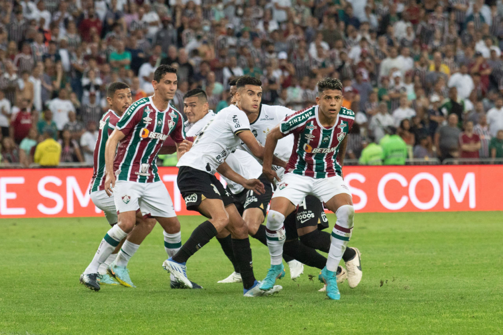 Corinthians empata no fim com o Fluminense e semifinal segue aberta na Copa do Brasil