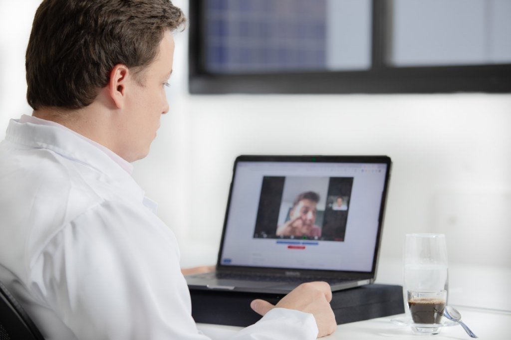 Plataforma virtual oferece consultas de graça a pacientes da Covid-19