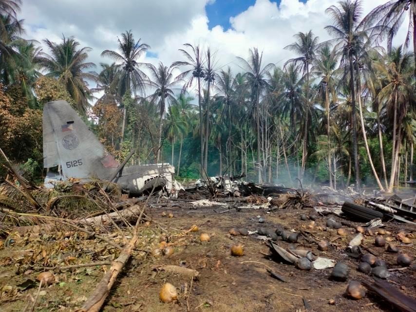 Número de mortos após queda de avião nas Filipinas sobe para 45