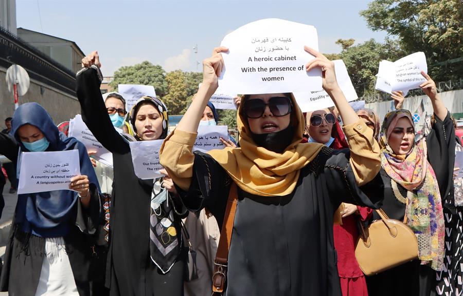 Afegãs protestam pelo segundo dia consecutivo contra o Talibã e a violência de gênero