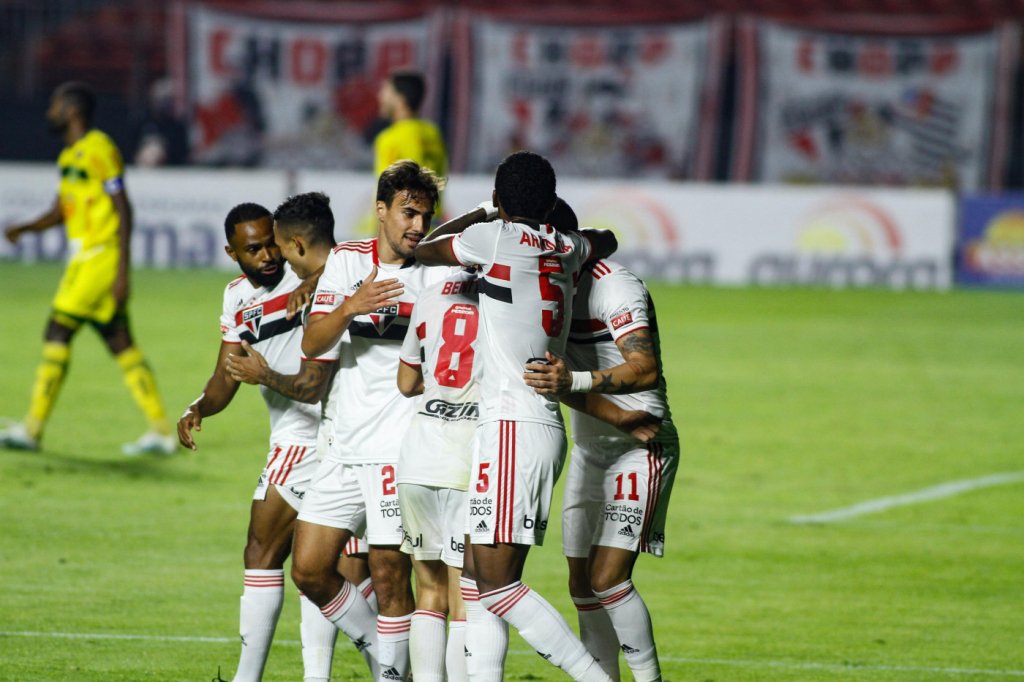 São Paulo vence o Mirassol por 4 a 0 e garante vaga na final do Paulistão