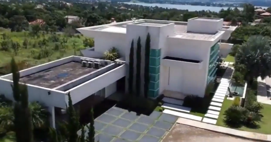 ‘Não existe ato mais transparente que compra de mansão de Flávio Bolsonaro’, afirma Wassef