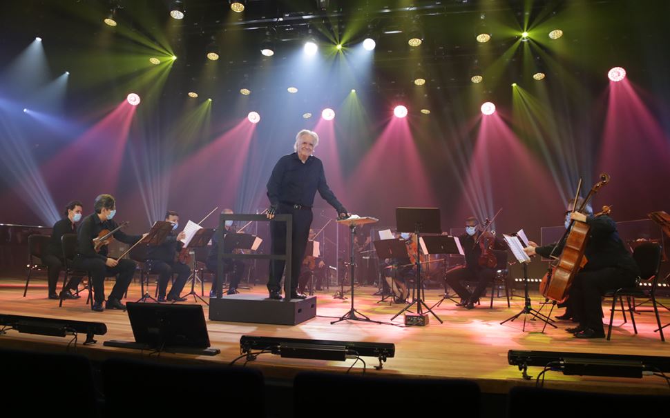 Após viralizar na internet tocando Mozart, maestro João Carlos Martins retorna aos palcos