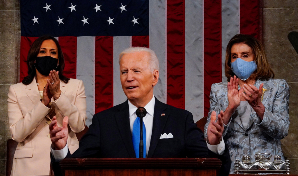 Em discurso do 100º dia de governo, Biden comemora vacinas e anuncia investimento trilionário