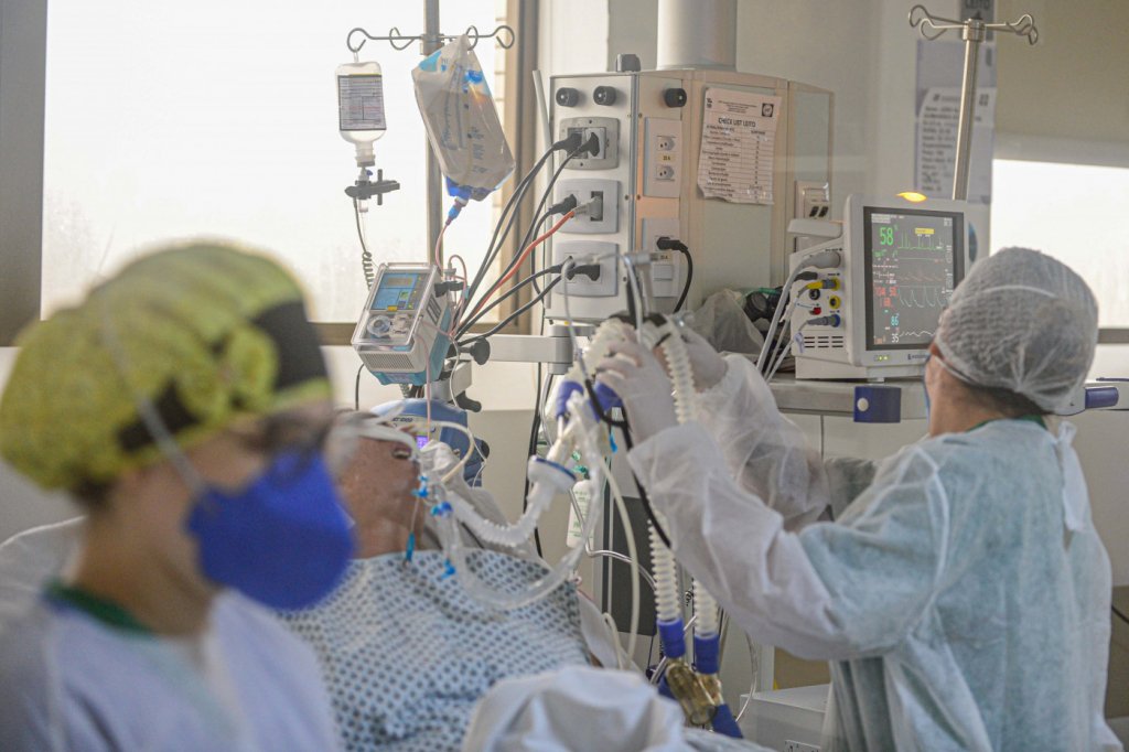 Paciente com Covid-19 foge de hospital ao saber que seria intubado; assista