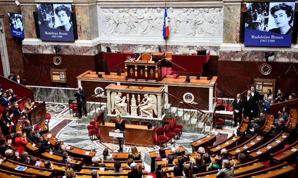 Senado francês aprova aumento da idade de aposentadoria dois dias após maior protesto contra reforma da Previdência