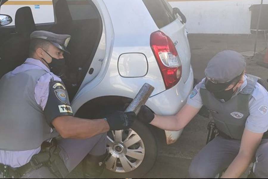 Polícia prende motorista com carga de  430 kg de maconha na rodovia SP-294