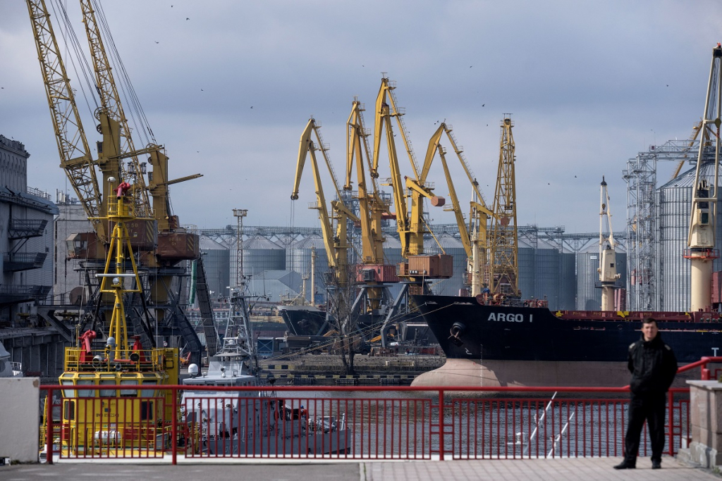 Novo ataque russo atinge e danifica infraestruturas portuárias no sul da Ucrânia
