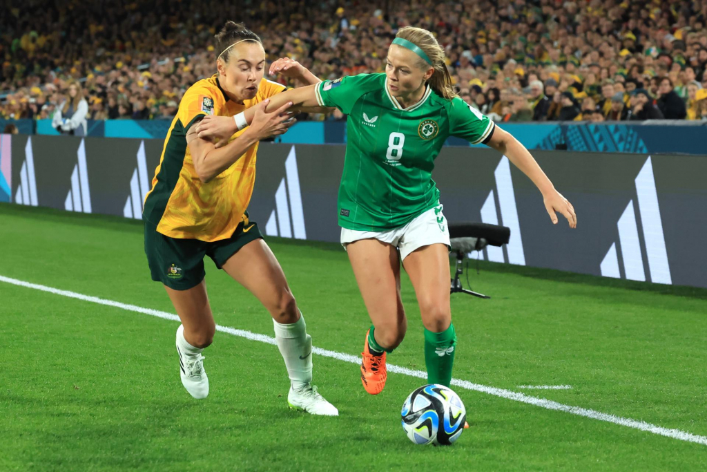 Entenda por que jogadora da Irlanda se recusou a apertar a mão de adversária da Austrália na Copa do Mundo