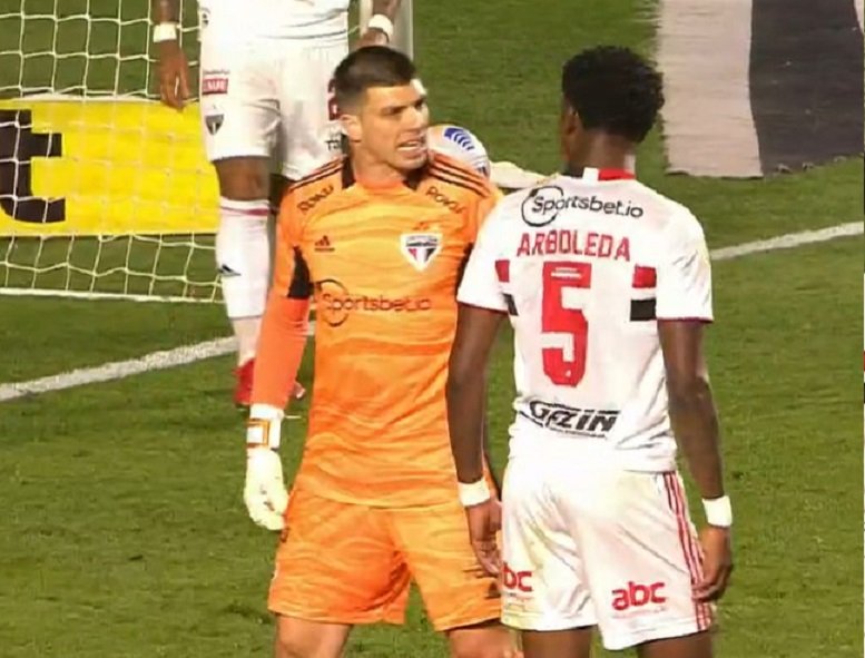 Volpi e Arboleda discutem em empate entre São Paulo e América-MG; confira