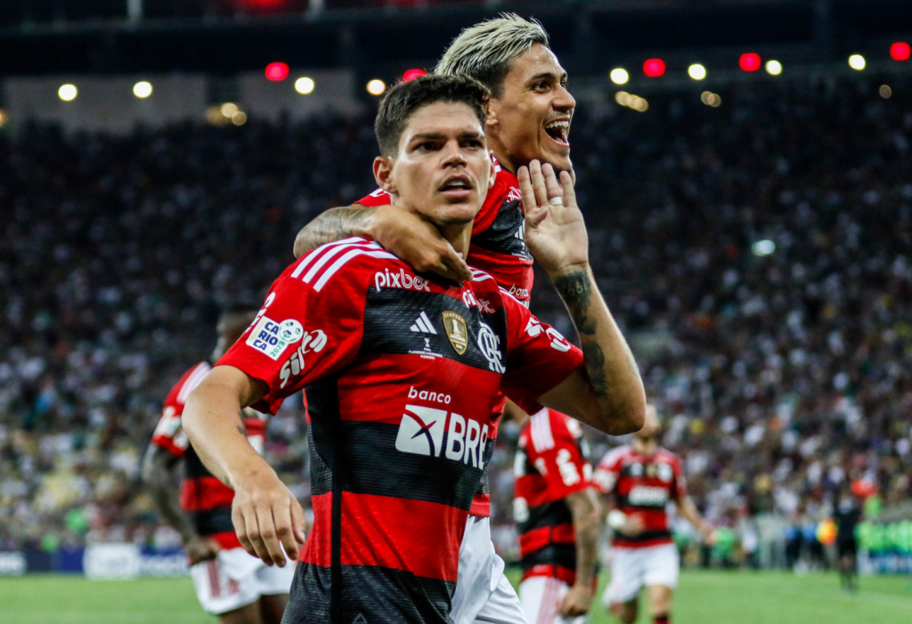 Flamengo derrota Fluminense e abre boa vantagem na decisão do Carioca