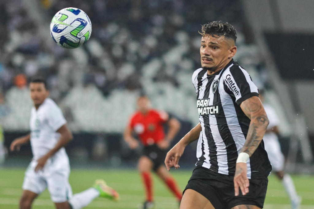 Título ameaçado? Botafogo vê chance de ganhar o Brasileiro cair para 69%; risco do Santos ser rebaixado é de 38%