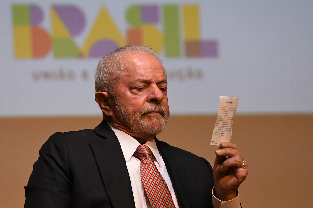 Equipe econômica e base do governo no Congresso tentam minimizar críticas de Lula ao Banco Central