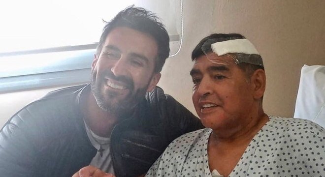 Médico de Maradona falsificou assinatura de ex-jogador para obter histórico médico