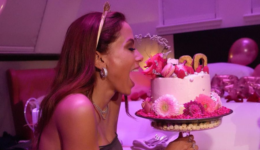 Anitta completa 30 anos e agradece a si mesma: ‘Eu sou f*da, eu me amo’