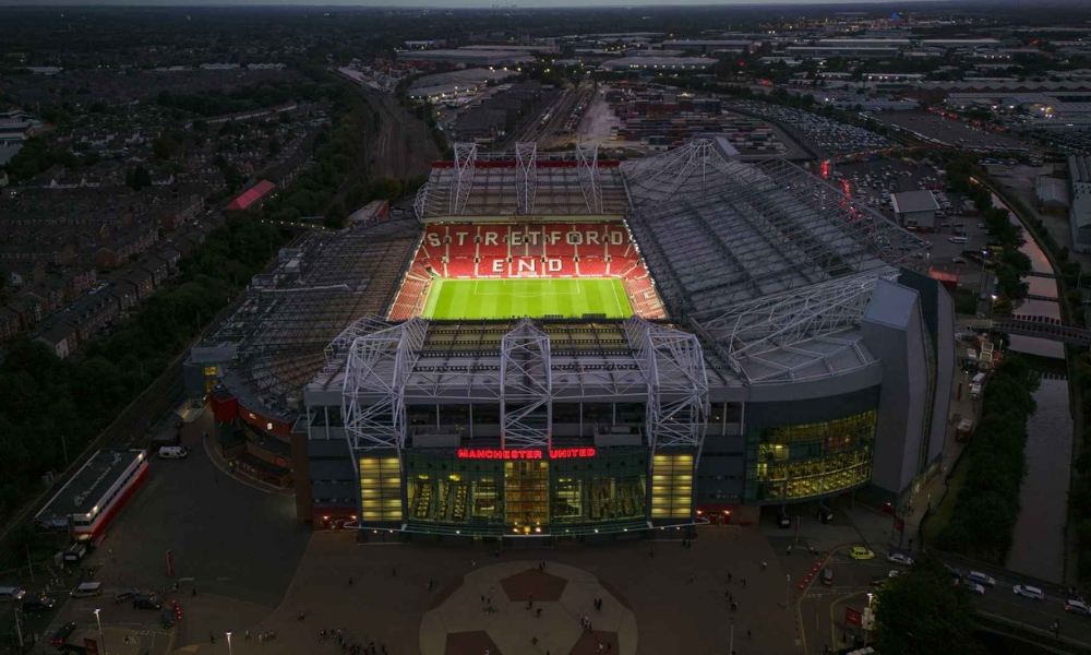 Manchester United fecha parceria com bilionário inglês para venda de ações