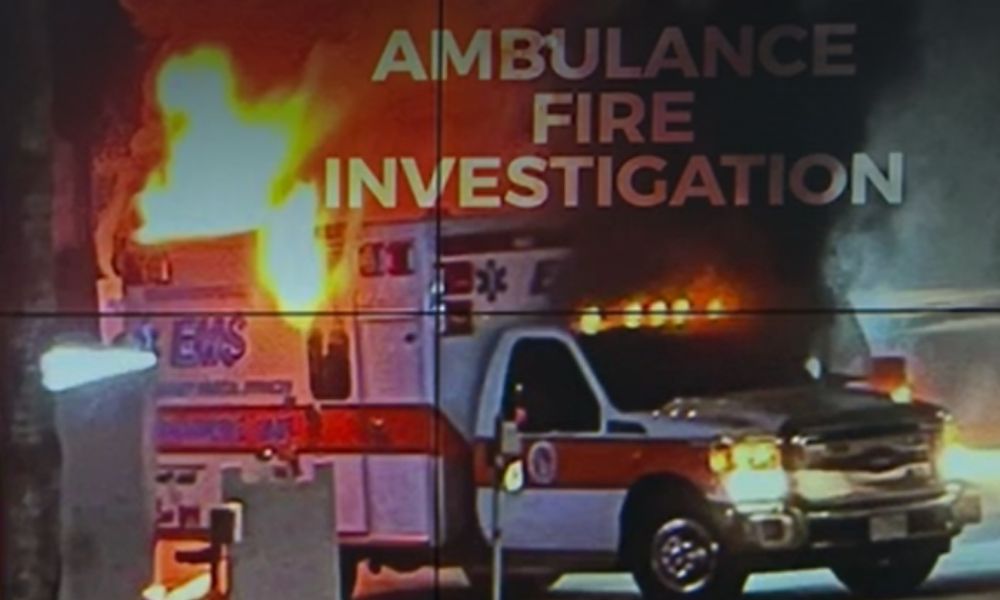 Ambulância pega fogo e paciente morre carbonizado em frente ao hospital