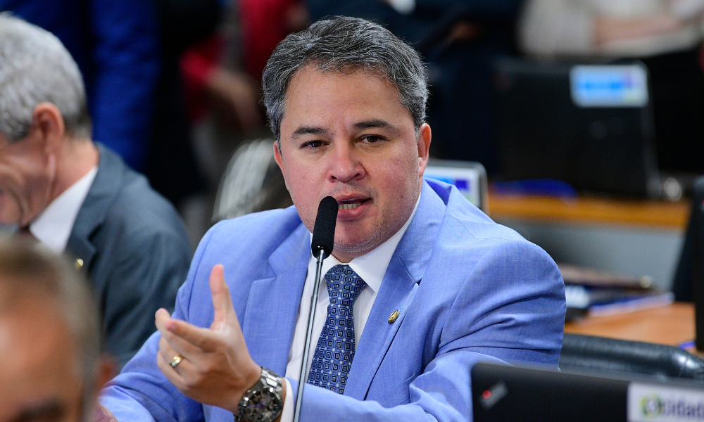‘Jamais o União Brasil cogitou alinhamento total com o governo’, diz líder do partido no Senado